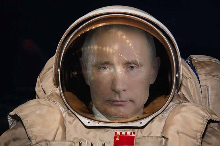 Vladimir Putin ist kein Astronaut. Oder? Schliesslich ist er Grosswildjäger, professioneller Held und regelmässiger Retter der Nation. Ironie im Bild.